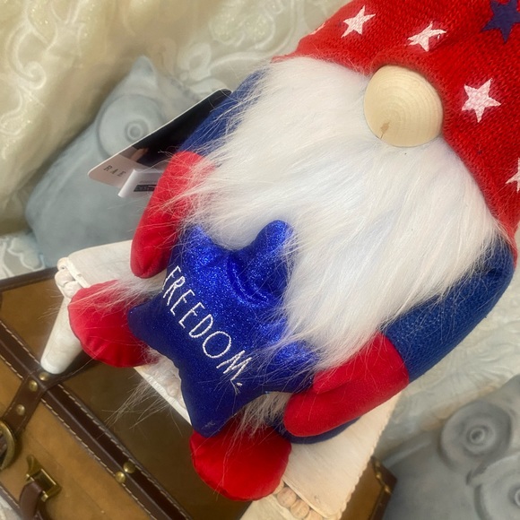🎊 Rae Dunn "FREEDOM" Gnome - Picture 3 of 4